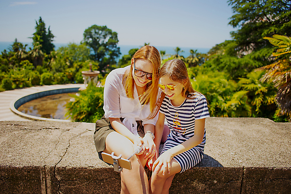 포토 JPG 해외이미지 백인 여자 딸 행복 어린이 가족 자연 엄마 휴가 사람 야외 두명 셀프 해외포토 서양인 감정 관계 생태계 파일형식 이미지허브
