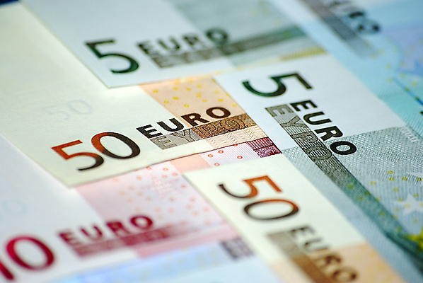 포토 JPG 해외이미지 유럽 종이 백그라운드 돈 비즈니스 주택 사람없음 금융 글로벌 숫자 동전 쪽지 저축 유로 시장 재산 구매 주식 심볼 속도 투자 결제 계산서 대출 빚 해외포토 문자 나라 건물 경제 쇼핑 파일형식 이미지허브