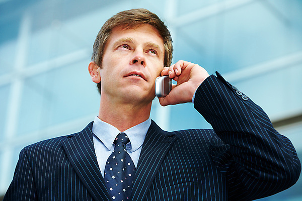 포토 JPG 해외이미지 주간 외관 응시 벽 비즈니스 통신 창문 모바일 세포 대화 한명 서기 사람 정장 성인 야외 30대 스마트폰 사무실 외침 도시 비즈니스맨 검은머리 무선전화기 설정 노려봄 셀룰러 해외포토 자연요소 1 헤어스타일 시선 옷 남자 모션 표정 말하기 장년 핸드폰 스마트기기 소리 직장인 전화기 파일형식 이미지허브