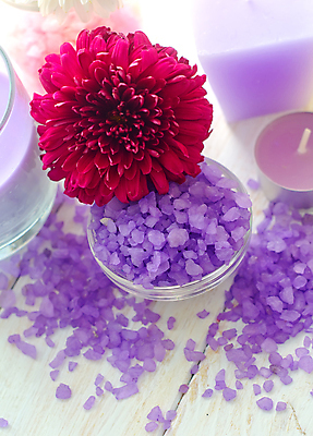 포토 JPG 해외이미지 꽃 사람없음 보라색 스파 아로마 스파용품 아로마테라피 입욕소금 해외포토 식물 컬러 미용용품 오브젝트 소금 테라피 파일형식 이미지허브