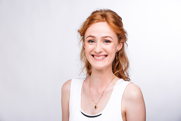 포토 JPG 해외이미지 1 학생 라이프스타일 감정 포즈 백그라운드 셔츠 비즈니스 건강 한명 서기 빨간색 컬러풀 귀여움 흰색 표현 비즈니스우먼 날씬함 어깨 싱글 긍정 비서 주근깨 내추럴 고립 해외포토 직업 여자 컬러 컨셉 상의 모션 사람 생활 신체부위 점 직장인 몸매 파일형식 이미지허브