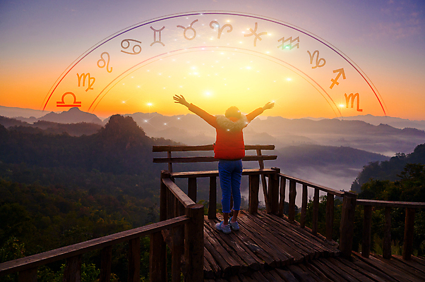 포토 JPG 해외이미지 디자인 별 백그라운드 컨셉 일러스트 하늘 추상 미래 한명 사람 파란색 우주 어둠 별자리 달력 달 바퀴 원형 영혼 재산 야간 신비 심볼 사인 은하계 점성술 신화 천문학 마법 물병자리 처녀자리 염소자리 쌍둥이자리 전갈자리 물고기자리 서명 12 해외포토 자연요소 도형 1 교육 컬러 무늬 금융 숫자 파일형식 이미지허브