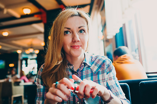 포토 JPG 해외이미지 백인 라이프스타일 응시 여자 행복 감정 얼굴 미소 웃음 사람 사람없음 뷰티 기쁨 표현 흥분 긍정 내추럴 스타일 해외포토 서양인 시선 컨셉 표정 생활 신체부위 파일형식 이미지허브