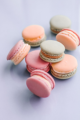 포토 JPG 해외이미지 디저트 실내 사람없음 쌓기 달콤 흰배경 마카롱 해외포토 음식 백그라운드 모션 내부 흰색 맛 파일형식 이미지허브