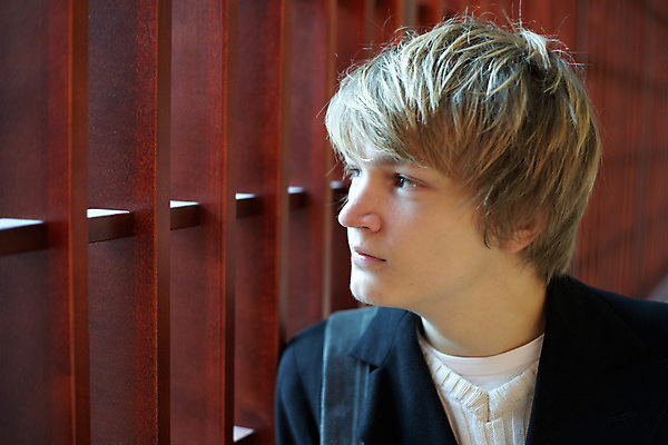 포토 JPG 해외이미지 백인 학생 라이프스타일 외관 응시 남자 남학생 컨셉 셔츠 생각 상상 청소년 미래 설계 짧은머리 한명 사람 야외 10대 캐주얼 청춘 재킷 도전 도시 선택 신비 스웨터 명상 고민 설정 노려봄 지능 혼자 해외포토 서양인 1 헤어스타일 시선 옷 감정 상의 표정 생활 외투 파일형식 이미지허브