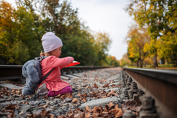 포토 JPG 해외이미지 나무 백인 1 손 계절 공원 행복 어린이 여행 잎 맨발 발 상상 자연 해바라기 한명 사람 앉기 야외 믿음 정원 산책 할로윈 기차 청바지 떨어짐 숲 위험 가난 걸음마 해외포토 서양인 식물 공공시설 꽃 감정 육상교통 컨셉 바지 모션 휴식 대중교통 신체부위 생태계 파일형식 이미지허브