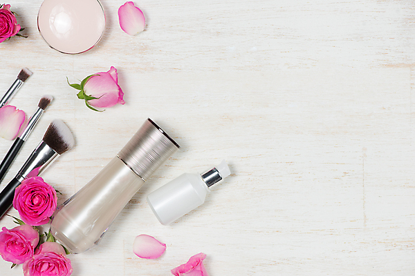 포토 JPG 해외이미지 꽃잎 실내 사람없음 하이앵글 뷰티 장미 화장품 흰배경 메이크업브러쉬 팩트 카피스페이스 나무배경 해외포토 꽃 뷰포인트 백그라운드 내부 공백 흰색 붓 파일형식 이미지허브