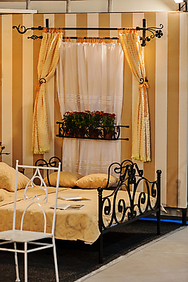 포토 JPG 해외이미지 디자인 가구 백그라운드 일러스트 베개 휴식 주택 사람없음 내부 목재 갈색 침실 방 흰색 침대 잠 오브젝트 고립 더블 매트리스 안락 해외포토 나무 컬러 생활용품 컨셉 재료 침구 건물 파일형식 이미지허브