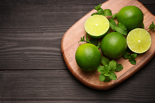 포토 JPG 해외이미지 단면 실내 사람없음 민트 라임 나무도마 나무배경 해외포토 백그라운드 과일 도마 내부 목재 허브 파일형식 이미지허브