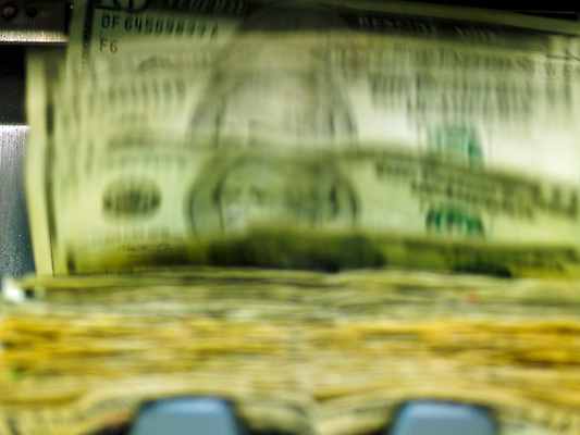 포토 JPG 해외이미지 종이 백그라운드 돈 비즈니스 사람없음 초록색 금융 파란색 숫자 세일 달러 기계 장비 10 재산 구매 소프트포커스 계산대 서비스 속도 보안 전자 결제 파산 빚 방법 블러 세금 체크아웃 카운트 터미널 해외포토 문자 컬러 촬영기법 안전 경제 쇼핑 파일형식 이미지허브