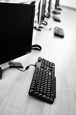 포토 JPG 해외이미지 교육 과학 가구 백그라운드 컨셉 인터넷 비즈니스 통신 교실 학교 탁자 직장 기술 실내 실험 사람없음 내부 전자제품 학습 컴퓨터 사무실 스크린 모니터 자료 어둠 방 공구 키보드 업무 네트워크 가르침 실험실 쥐 책상 대학교 줄서기 많음 해외포토 생활용품 회사 모션 도구 작업 설치류 파일형식 이미지허브