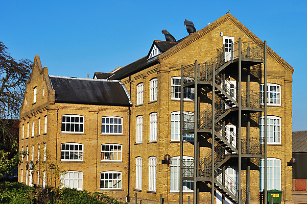 포토 JPG 해외이미지 산업 창문 벽돌 사람없음 건물 노란색 금속 창고 해외포토 건축물 컬러 재질 파일형식 이미지허브