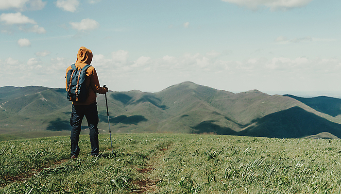 포토 JPG 해외이미지 백인 1 남자 여행 자연 산 사람 성인 사람없음 야외 초록색 여름 걷기 트래킹 하이킹 막대기 모험가 봉 백패커 하이커 카피스페이스 해외포토 서양인 계절 컬러 모션 레저 공백 생태계 파일형식 이미지허브