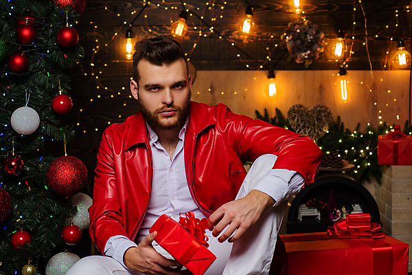 포토 JPG 해외이미지 나무 모델 남자 행복 백그라운드 크리스마스 겨울 휴가 전등 새로움 기념 실내 선물 한명 정장 이벤트 장식 빨간색 빛 파티 유행 수확 축하 자신감 고급 우아함 연도 복고 전용 스타일 힙스터 해외포토 식물 1 옷 계절 패션 기념일 감정 컬러 컨셉 농업 조명 사람 내부 파일형식 이미지허브