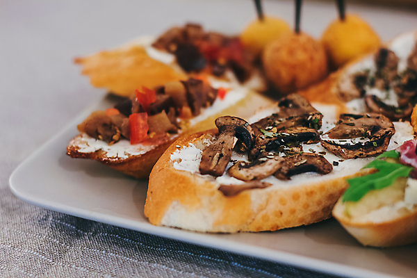 포토 JPG 해외이미지 식기 접시 산업 음식 빵 결혼 비즈니스 유리 탁자 휴가 서브 건강 종류 육류 요리 이벤트 사람없음 장식 파티 요식업 식당 식사 저녁식사 샐러드 식탁보 흰색 축하 신선 고명 고급 우아함 배열 먹기 해산물 서비스 준비 점심식사 뷔페 식욕 맛있는 해외포토 컬러 가구 컨셉 식재료 모션 재질 상점 파일형식 이미지허브