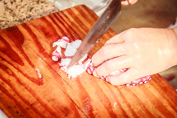 포토 JPG 해외이미지 동물 전통 아시아 음식 바다 섬 여행 자연 한국 쟁반 요리 사람없음 야외 식당 식사 흰색 신선 잡기 시장 그릴 바비큐 굽기 먹기 해산물 오징어 날것 문어 팔 촉수 찌그러짐 식용 맛있는 해외포토 나라 컬러 컨셉 모션 주방용품 연체동물 신체부위 상점 수중동물 구이 생태계 파일형식 이미지허브