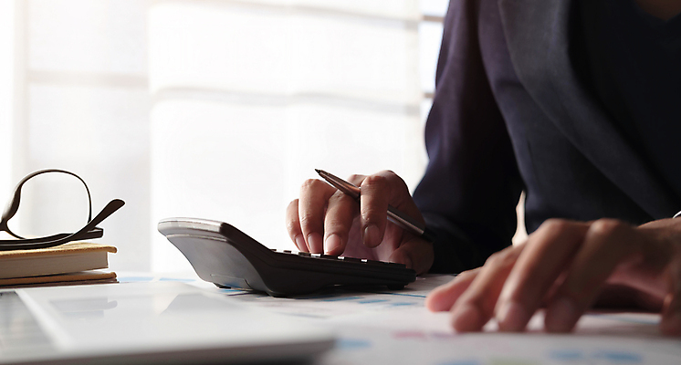 포토 JPG 해외이미지 직업 손 종이 컨셉 돈 비즈니스 탁자 성공 그래프 직장 사람 사람없음 금융 경제 노트북 컴퓨터 사무실 펜 공책 계산기 잡기 업무 작업 비즈니스맨 계산 책상 분석 보고서 문서 투자 회계 계좌 세금 수입 예산 회계사 비용 해외포토 남자 가구 회사 모션 문구용품 신체부위 전자제품 필기구 장비 직장인 재산 파일형식 이미지허브