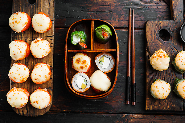 포토 JPG 해외이미지 스튜디오촬영 젓가락 사람없음 초밥 용기 도시락 롤 롤스시 해외포토 그릇 음식 수저 실내 일본음식 파일형식 이미지허브