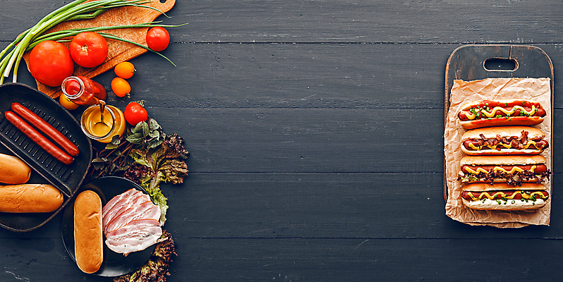 포토 JPG 해외이미지 음식 빵 백그라운드 채소 탁자 양파 육류 요리 사람 사람없음 목재 빨간색 초록색 노란색 식사 저녁식사 튀김 신선 뜨거움 소시지 개 맛 그릴 폐기물 바비큐 케첩 머스터드 속도 핫도그 프랑스어 점심식사 프랑크푸르트 해로움 맛있는 해외포토 나무 문자 컬러 가구 컨셉 식재료 재료 포유류 주방용품 패스트푸드 독일 도시 소스_음식 가공식품 쓰레기 파일형식 이미지허브