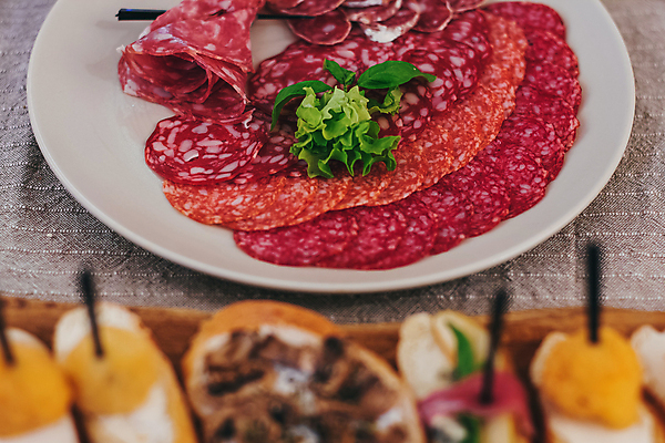 포토 JPG 해외이미지 식기 접시 산업 음식 빵 결혼 비즈니스 유리 탁자 휴가 서브 건강 종류 육류 요리 이벤트 사람없음 장식 파티 요식업 식당 식사 저녁식사 샐러드 식탁보 흰색 축하 신선 고명 고급 우아함 배열 먹기 해산물 서비스 준비 점심식사 뷔페 식욕 맛있는 해외포토 컬러 가구 컨셉 식재료 모션 재질 상점 파일형식 이미지허브