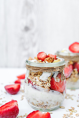 포토 JPG 해외이미지 딸기 실내 사람없음 아웃포커스 요거트 오트밀 그릭요거트 해외포토 과일 유제품 촬영기법 내부 파일형식 귀리 이미지허브