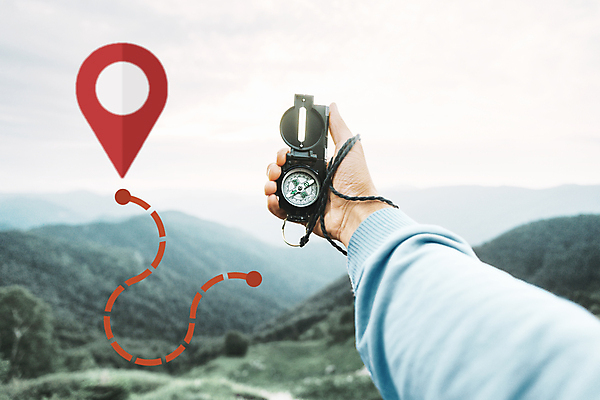 포토 JPG 해외이미지 1 손 남자 여행 컨셉 자연 산 사람 사람없음 야외 디지털 골짜기 하이킹 탐험 잡기 나침반 방향 모험가 위치 네비게이션 GPS 루트 선로 하이커 해외포토 모션 레저 신체부위 생태계 파일형식 이미지허브