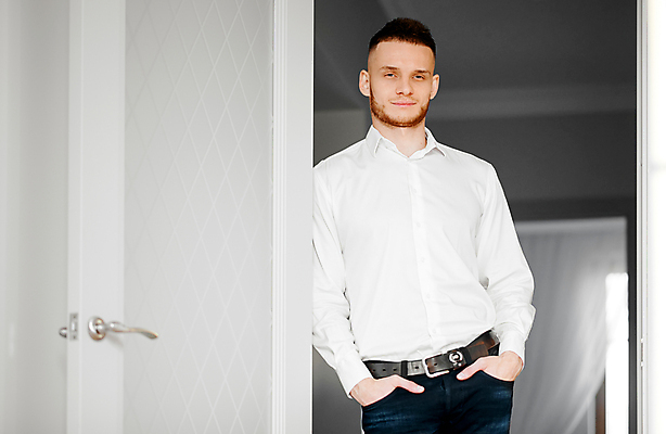 포토 JPG 해외이미지 백인 1 라이프스타일 응시 남자 행복 50대 컨셉 청소년 버튼 출입구 주택 실내 한명 서기 미소 사람 20대 성인 내부 책 세로 컬러풀 문 침실 청바지 침대 오픈 기다림 궤 혼자 남자한명만 성인만 카피스페이스 해외포토 서양인 시선 감정 컬러 중년 가구 바지 모션 표정 청년 건물 생활 공백 남자만 파일형식 이미지허브