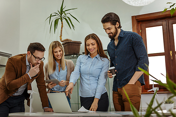 포토 JPG 해외이미지 모델 라이프스타일 행복 커피 비즈니스 사업가 통신 성공 바람 미래 휴식 함께함 대화 설명 미소 여러명 가로 초록색 노트북 환경 미니어처 풍차 에너지 비즈니스맨 비즈니스우먼 엔지니어 그린에너지 디자이너 동료 생태계 생태학 프로젝트 해외포토 자연요소 직업 여자 교육 남자 감정 음료 컬러 다수 컨셉 관계 모션 날씨 표정 말하기 사람 생활 전자제품 모형 직장인 기술자 파일형식 이미지허브