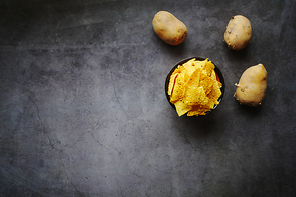 포토 JPG 해외이미지 탁자 감자 사람없음 빨간색 쌓기 검은색 튀김 신선 사발 맛 폐기물 향신료 매움 칼로리 해로움 카피스페이스 해외포토 음식 컬러 가구 컨셉 채소 모션 공백 사기그릇 쓰레기 향미료 파일형식 이미지허브