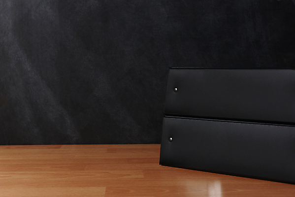 포토 JPG 해외이미지 학생 교육 학교 사람없음 책 검은색 공책 칠판 책상 신학기 교과서 분필 바인더 정물화 카피스페이스 해외포토 컬러 가구 문구용품 교재 사무용품 공백 그림 초크 파일형식 이미지허브