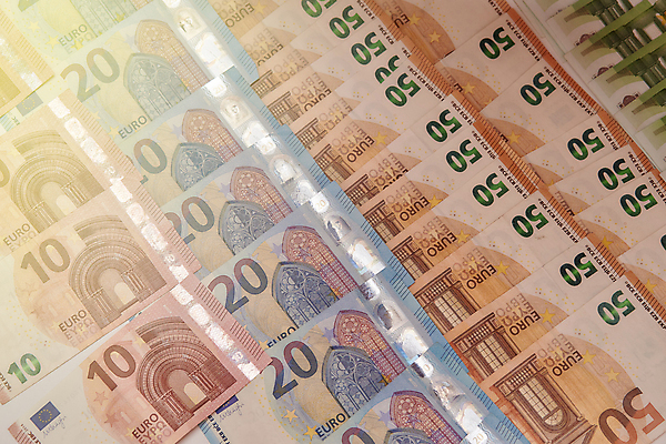 포토 JPG 해외이미지 1 유럽 종이 백그라운드 지폐 돈 비즈니스 사람없음 초록색 금융 숫자 쌓기 저축 유로 흰색 그룹 재산 사인 질감 투자 만들기 이익 가치 흙더미 계산서 월급 대출 빚 고립 세금 유럽연합 많음 해외포토 문자 나라 컬러 컨셉 모션 경제 흙 파일형식 더미 이미지허브