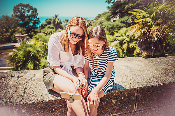 포토 JPG 해외이미지 백인 여자 딸 행복 어린이 가족 자연 엄마 휴가 사람 야외 두명 셀프 해외포토 서양인 감정 관계 생태계 파일형식 이미지허브