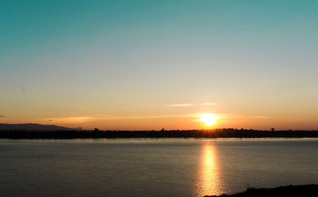 포토 JPG 해외이미지 나무 구름 호수 파도 바다 오렌지 자연 하늘 아침 추상 풍경 사람없음 야외 빨간색 물 파란색 빛 강 햇빛 태양 반사 노란색 일출 맑음 황혼 일몰 새벽 황금 저녁 공상 천국 넘어짐 수평선 해외포토 주간 자연요소 식물 컬러 무늬 과일 모션 날씨 노을 야간 생태계 파일형식 이미지허브