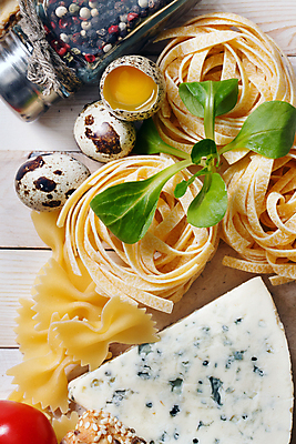 포토 JPG 해외이미지 다이어트 토마토 치즈 파스타 마늘 요리 사람없음 목재 주방 식사 이탈리아 시골 면 판넬 양념 지중해 허브 향신료 준비 머리위 소금 레시피 후추 성분 바질 그리시니 채식주의자 탄수화물 카피스페이스 해외포토 나무 식물 유럽 빵 바다 채소 재료 유제품 서양음식 건강 공백 채식 향미료 파일형식 이미지허브