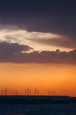 포토 JPG 해외이미지 식물 실루엣 산업 바다 백그라운드 오렌지 자연 하늘 바람 사람없음 초록색 물 글로벌 태양 농장 일출 환경 탑 힘 일몰 재활용 장비 풍차 발전기 에너지 보호 저녁 프로펠러 회전 자원 세대 방앗간 혁명 개발 생태학 해외포토 자연요소 건축물 교육 컬러 컨셉 농업 과일 날씨 촬영기법 노을 발전소 야간 친환경 생태계 파일형식 이미지허브