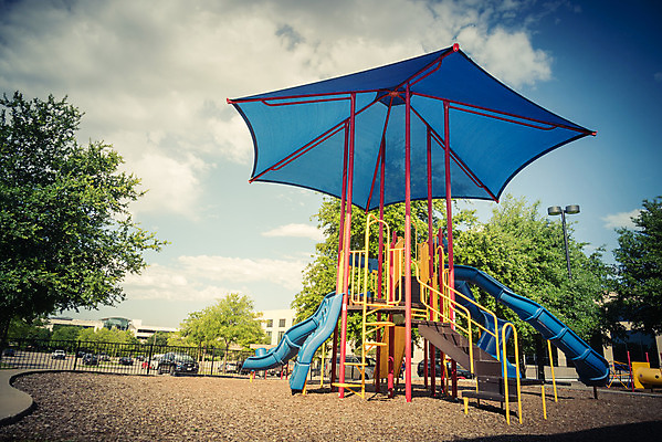 포토 JPG 해외이미지 나무 라이프스타일 공원 교육 어린이 스포츠 벤치 하늘 주택 건강 안전 사람없음 야외 초록색 파란색 컬러풀 장난감 운동 미국 힘 장비 게임 도시 미끄럼틀 놀이터 플라스틱 그네 체육관 오르기 커뮤니티 타운 이웃 개발 걸음마 교외 텍사스 해외포토 식물 공공시설 컬러 북아메리카 의자 모션 재질 놀이 사람 건물 생활 놀이기구 파일형식 이미지허브