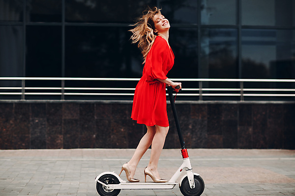 포토 JPG 해외이미지 라이프스타일 드레스 여자 행복 신발 교통시설 건강 한명 미소 사람 성인 야외 빨간색 청춘 자전거 스쿠터 흰색 도시 비즈니스우먼 바퀴 승차 속도 싱글 통근 해외포토 1 옷 감정 컬러 교통 컨셉 비즈니스 모션 표정 생활 바이크 오토바이 직장인 시설 출근 파일형식 이미지허브