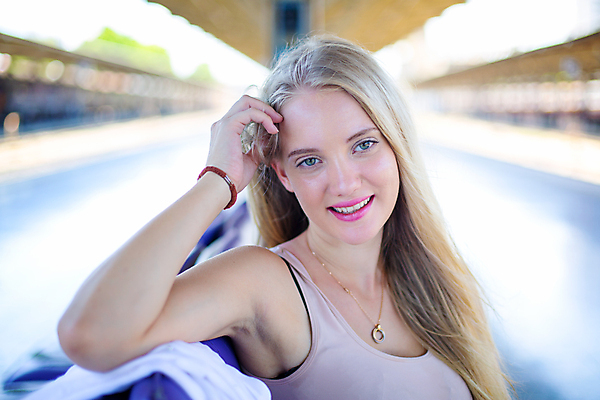 포토 JPG 해외이미지 백인 라이프스타일 여자 행복 아시아 여행 배낭 창문 교통시설 휴가 한명 사람 앉기 성인 여름 여행객 기차 도시 기다림 역 도착 출발 출퇴근 승객 단상 백패커 통근 해외포토 서양인 1 계절 감정 나라 육상교통 교통 컨셉 가방 비즈니스 모션 대중교통 생활 시설 출근 파일형식 이미지허브