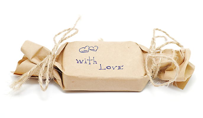 포토 JPG 해외이미지 종이 분홍색 휴가 발렌타인데이 사탕 선물 사랑 사람없음 장식 낭만 흰색 하트 축하 인사 신용카드 실 코드 심볼 흰배경 엽서 열정 고립 양피지 핸드메이드 해외포토 모양 감정 컬러 백그라운드 컨셉 데이이벤트 디저트 금융 예절 편지 파일형식 이미지허브