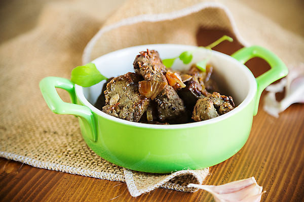 포토 JPG 해외이미지 전통 식기 접시 음식 조각 백그라운드 다이어트 채소 재료 부분 탁자 양파 건강 육류 요리 사람없음 목재 갈색 주방 식당 식사 저녁식사 소고기 튀김 시골 사발 맛 그릴 자르기 굽기 먹기 향신료 준비 유기농 간 점심식사 식욕 맛있는 해외포토 나무 웰빙 컬러 가구 컨셉 식재료 모션 주방용품 상점 장기_의학 사기그릇 구이 향미료 파일형식 이미지허브