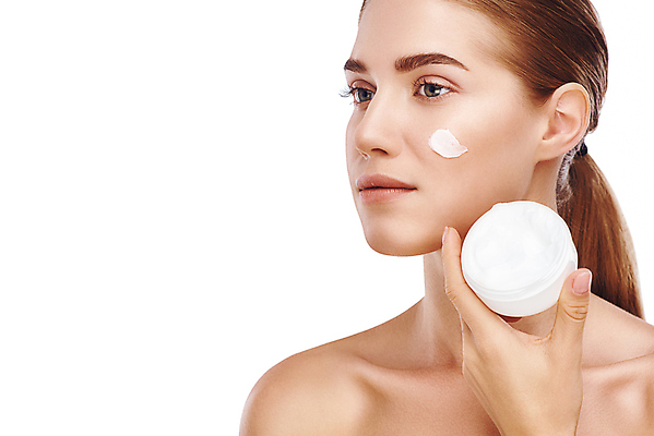 포토 JPG 해외이미지 백인 모델 응시 여자 한명 들기 상반신 성인 앞모습 뷰티 크림 피부관리 흰배경 성인여자한명만 해외포토 서양인 1 시선 뷰포인트 백그라운드 모션 사람 흰색 여자한명만 성인여자만 파일형식 이미지허브