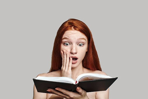 포토 JPG 해외이미지 백인 학생 응시 여자 교육 안경 얼굴 백그라운드 학교 한명 사람 성인 책 빨간색 학습 뷰티 머리 회색 잡기 도서관 읽기 대학교 충격 빨간머리 접기 소름 해외포토 서양인 1 헤어스타일 시선 잡화 감정 컬러 모션 신체부위 파일형식 이미지허브