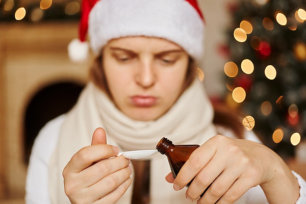 포토 JPG 해외이미지 여자 백그라운드 크리스마스 겨울 아침 휴가 새로움 주택 건강 한명 사람 치료 약 산타클로스 고통 추위 흰색 침대 열 바이러스 질병 연도 감염 손수건 시럽 온도 나쁜 기침 돌봄 숙취 증상 해로움 해외포토 주간 1 계절 기념일 감정 컬러 가구 컨셉 의학 모션 건물 파일형식 이미지허브