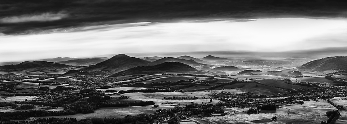 포토 JPG 해외이미지 나무 식물 구름 계절 공원 유럽 여행 자연 하늘 휴식 산 파노라마 풍경 초원 사람없음 야외 햇빛 태양 여행객 마을 환경 맑음 일몰 봄 새벽 시골 도시 저녁 숲 땅 언덕 장면 체코 내추럴 하이커 해외포토 자연요소 공공시설 나라 컨셉 날씨 촬영기법 사람 노을 야간 생태계 파일형식 이미지허브