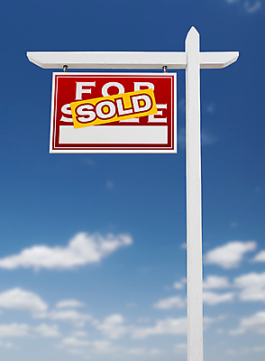 포토 JPG 해외이미지 구름 하늘 성공 부동산 주택 사람없음 금융 파란색 판매 세일 재산 왼쪽 사인 진짜 해외포토 자연요소 컬러 컨셉 건물 경제 방향 파일형식 이미지허브