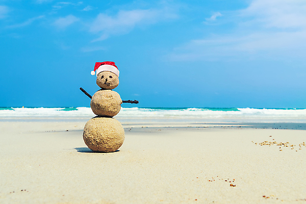 포토 JPG 해외이미지 모자 계절 행복 모래 바다 여행 컨셉 크리스마스 눈사람 휴가 새로움 새해 미술 사람없음 빨간색 물 여름 파란색 모래사장 산타클로스 여행객 기쁨 캠핑 뜨거움 연도 심볼 휴양지 긍정 캡모자 클라우스 해외포토 자연요소 모자_잡화 잡화 기념일 감정 컬러 레저 문화예술 사람 장소 파일형식 이미지허브