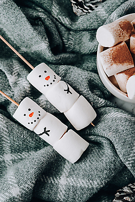 포토 JPG 해외이미지 얼굴 눈사람 디저트 사람없음 꼬치 니트 꽂음 마시멜로우 해외포토 음식 상의 신체부위 파일형식 이미지허브