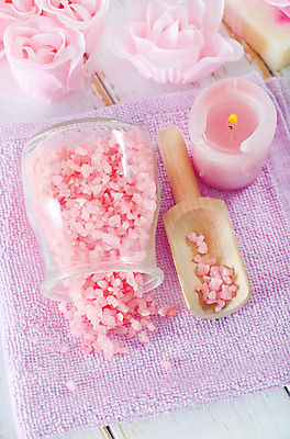 포토 JPG 해외이미지 꽃 분홍색 유리병 사람없음 수건 스파 오브젝트 아로마 스파용품 비누 향초 아로마테라피 스쿱 입욕소금 해외포토 식물 컬러 초 병_용기 위생용품 미용용품 소금 테라피 파일형식 이미지허브