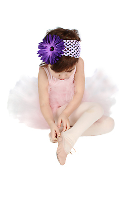 포토 JPG 해외이미지 백인 드레스 옷 여자 꽃 어린이 분홍색 생각 장신구 동화 갈색머리 한명 사람 앉기 치마 뷰티 보라색 연주자 꿈 댄서 흰색 춤 머리띠 그물 달콤 작음 집중 발레 고민 발레리나 발레복 걸음마 심각 해외포토 서양인 식물 직업 1 헤어스타일 감정 컬러 컨셉 모션 하의 문화예술 음악가 맛 크기 파일형식 이미지허브