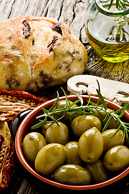 포토 JPG 해외이미지 음식 건조 사람없음 초록색 버섯 시골 사발 올리브 스페인어 해외포토 열매 컬러 사기그릇 파일형식 이미지허브